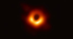 6720b_Black_hole_-_Messier_87-640x353